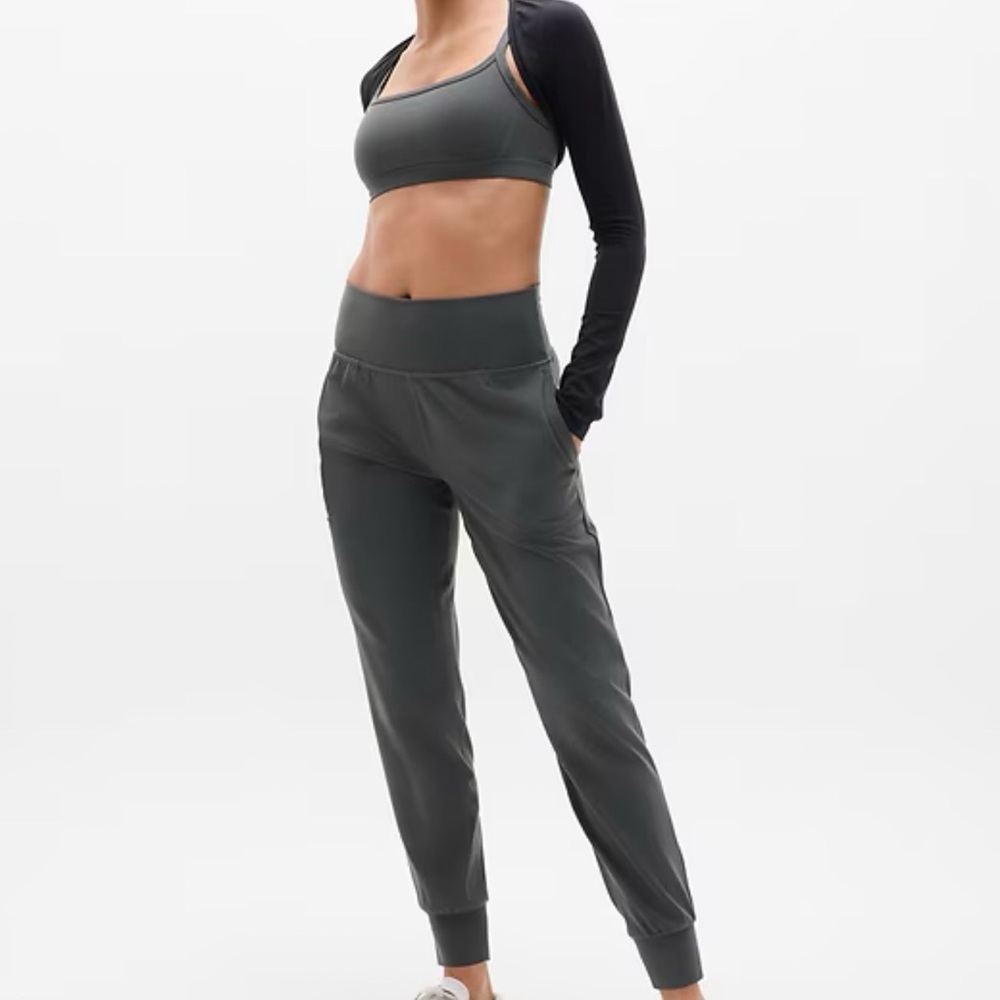 Athleta Cruise Jogger in Powervita Size M (Dark Charcoal Gray)